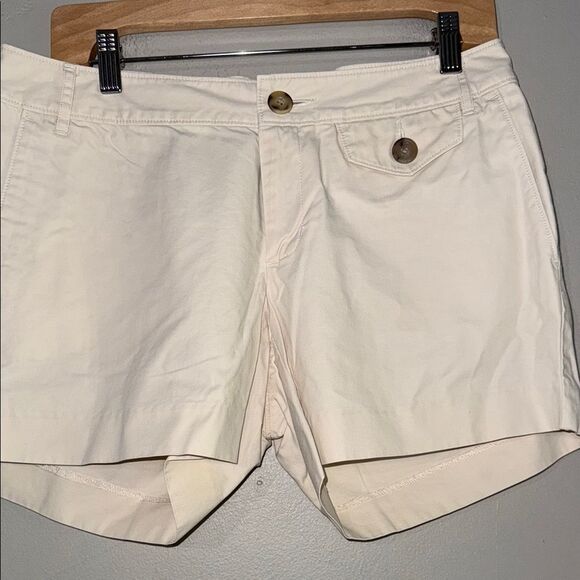 Banana Republic Cream Shorts size 8 - Picture 1 of 10